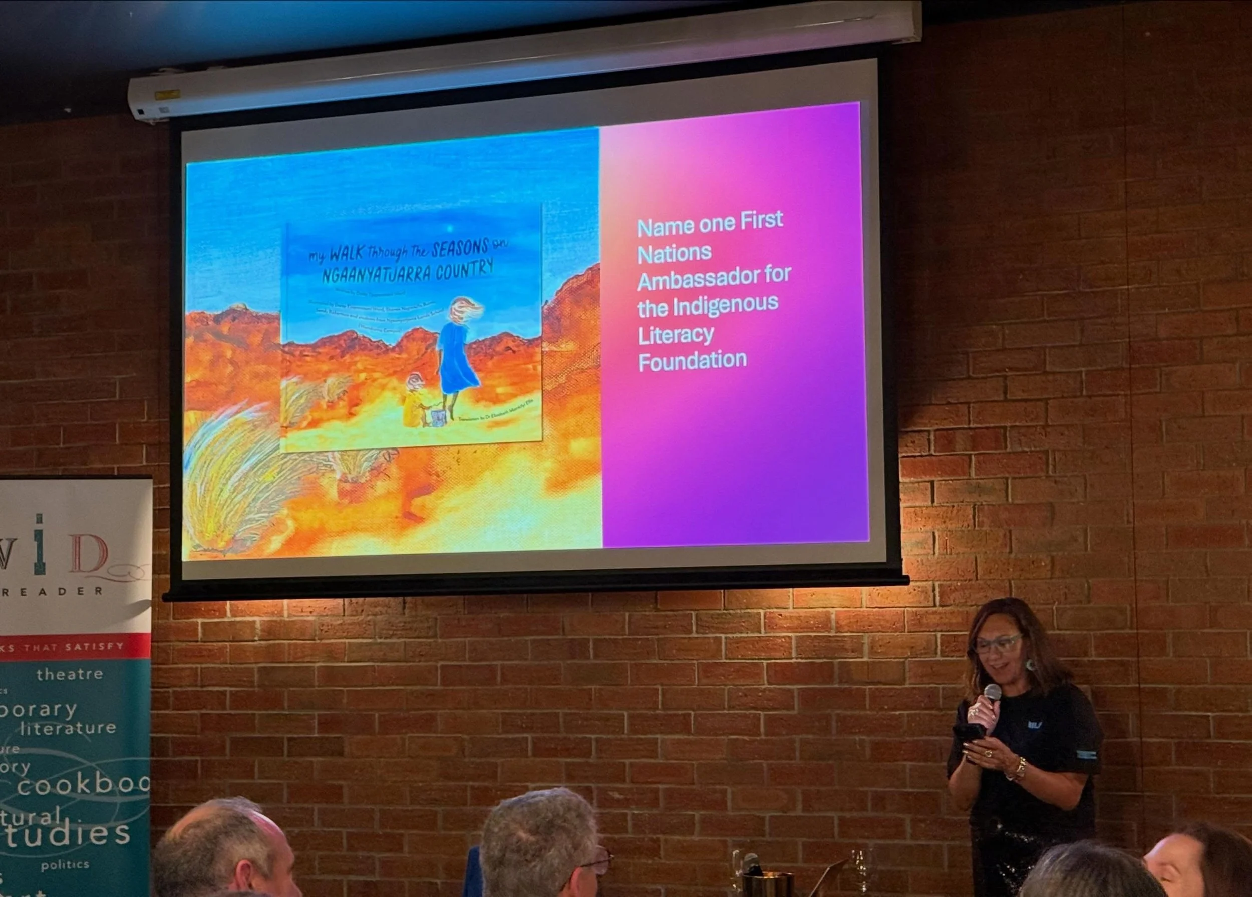 I love the annual @indigenousliteracyfoundation Trivia Night Fundraiser emceed by the Queen of emceeing @dranitaheiss and hosted by @avidreader @loftwestend. A huge crowd and no wooden spoon for team First Draft, thanks to @lauren_bandit @ridoutsarah