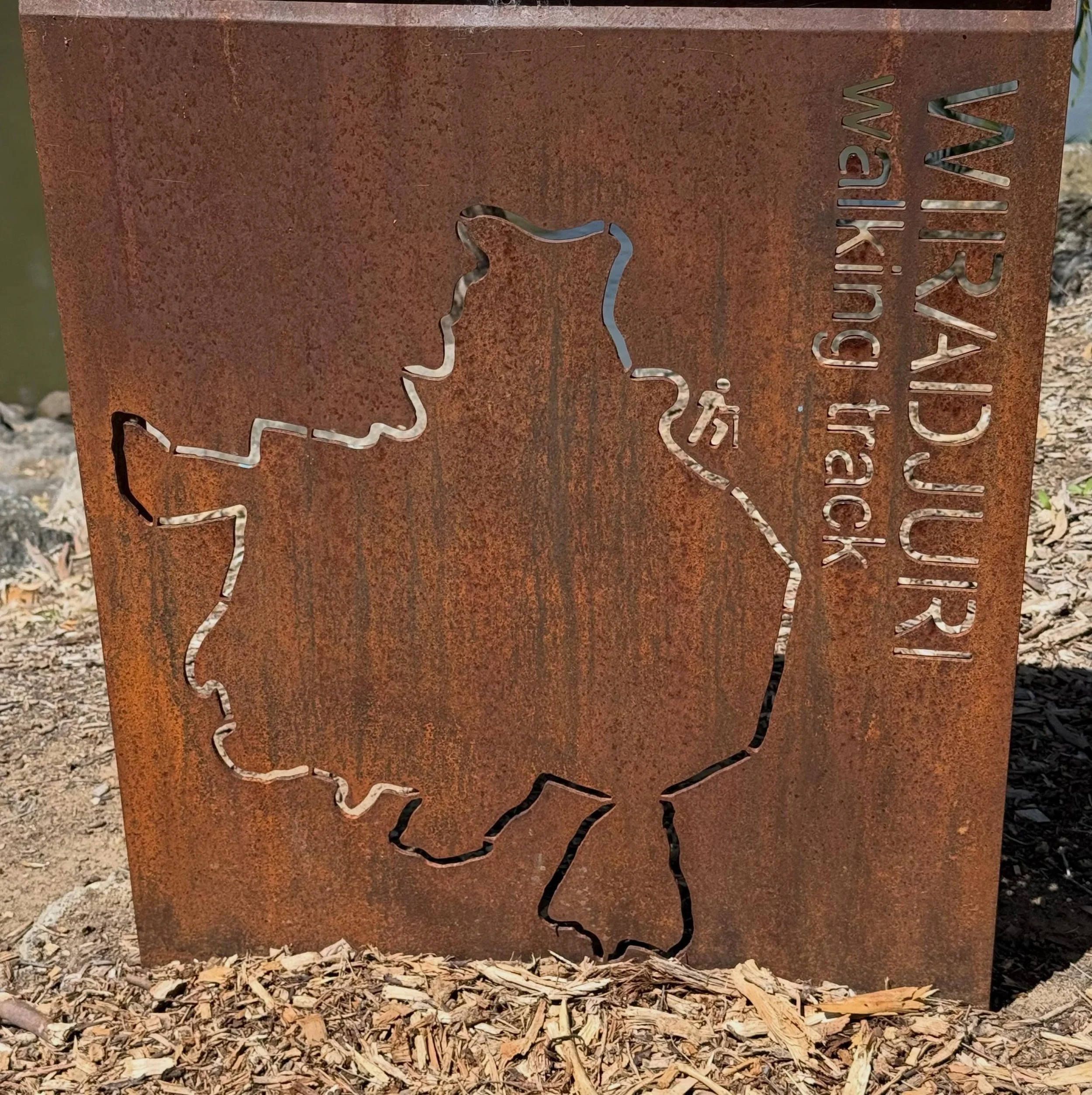 It&rsquo;s been a beautiful day in Wagga Wagga. After starting the day with a fun chat with Sally Bryant on ABC Riverina, we set off along the Wiradjuri Walking Track beside the graceful Murrumbidgee River, past the Wagga Beach, more duck families, s