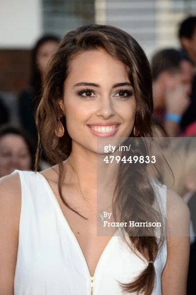 479449833-actress-chelsea-gilligan-arrives-at-the-gettyimages.jpg
