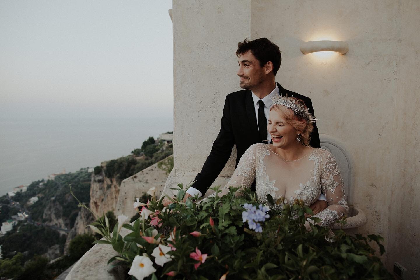 365 days ago 🍾
.
Planner/stylist: @theweddingboutiqueitaly
Venue: @monasterosantarosa
Dress: @misshayleypaige
Crown: @amaroqdesign
.
.
#corinnaanddylan #monasterosantarosawedding #ravelloelopement #amalficoastwedding #amalfiwedding #ravellowedding #