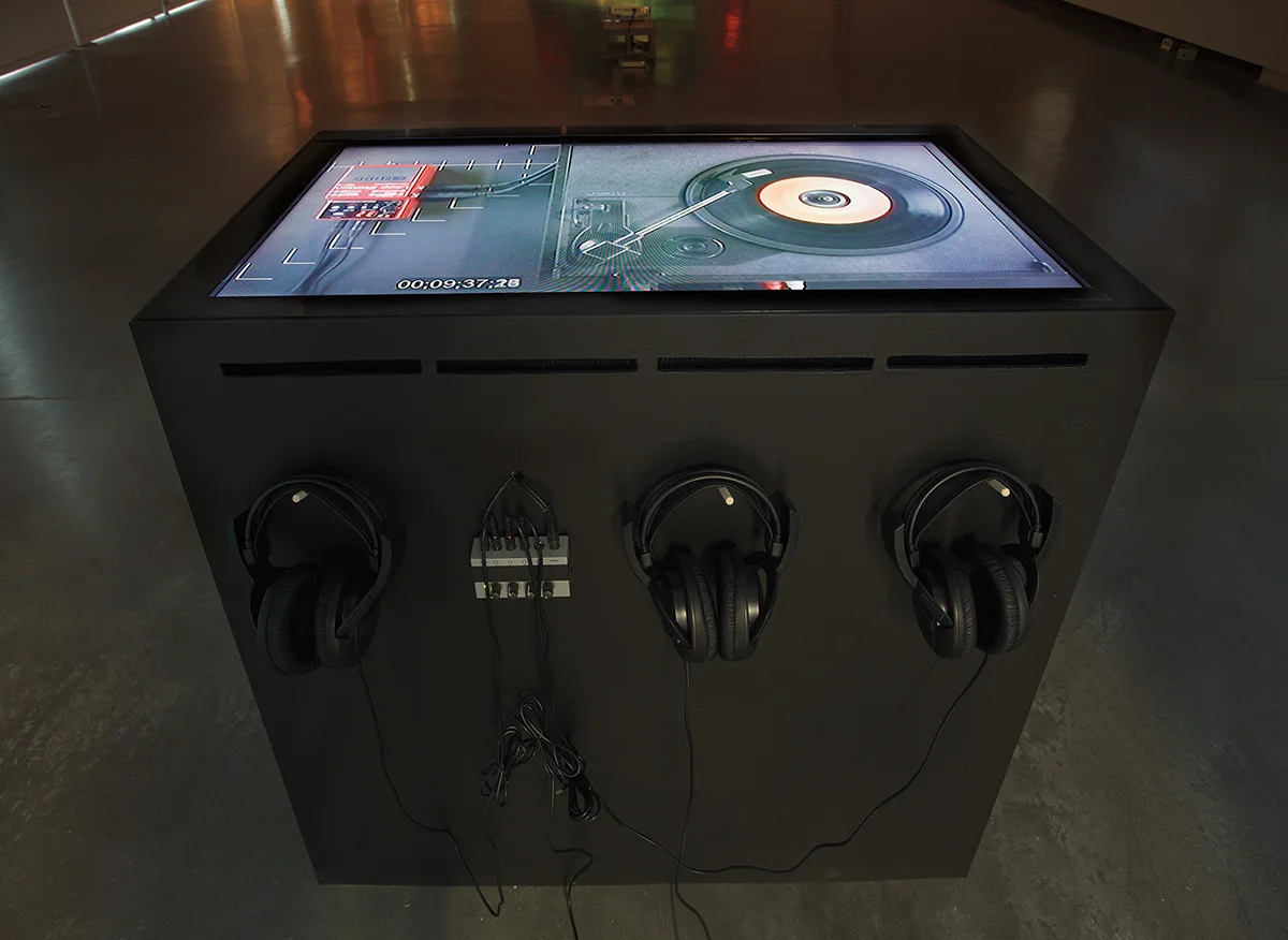 Turntable 2 cmyk 8.jpg