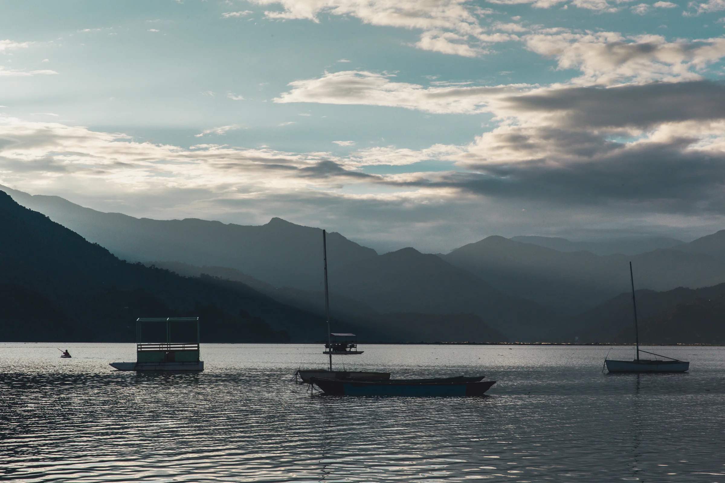 And I quickly realised she was right as we enjoyed a peaceful drink on Pokhara's calm lake front. 70mm f18 1/200 ISO500