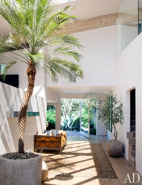 The entrance hall.