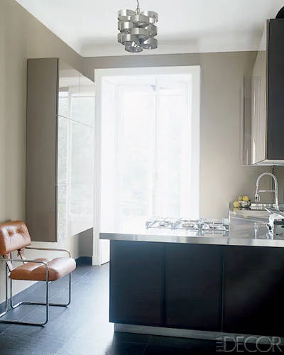 The paved slate tiles add a depth to the kitchen.