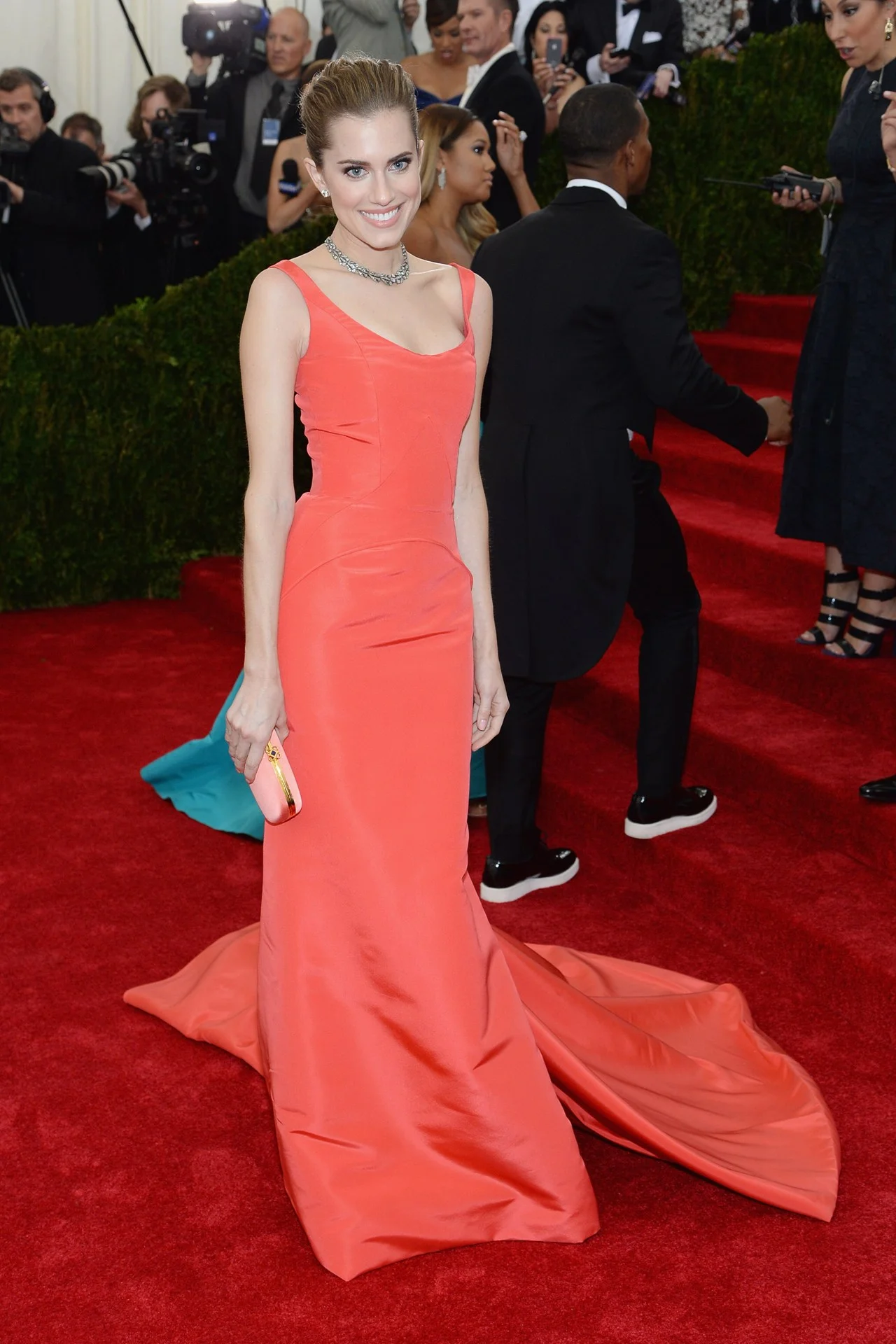 Allison Williams wore Oscar de la Renta