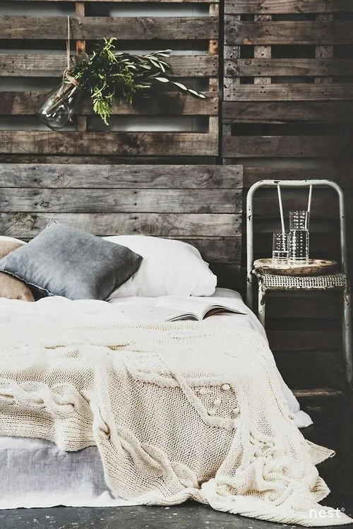 Swooning over this feature wall!