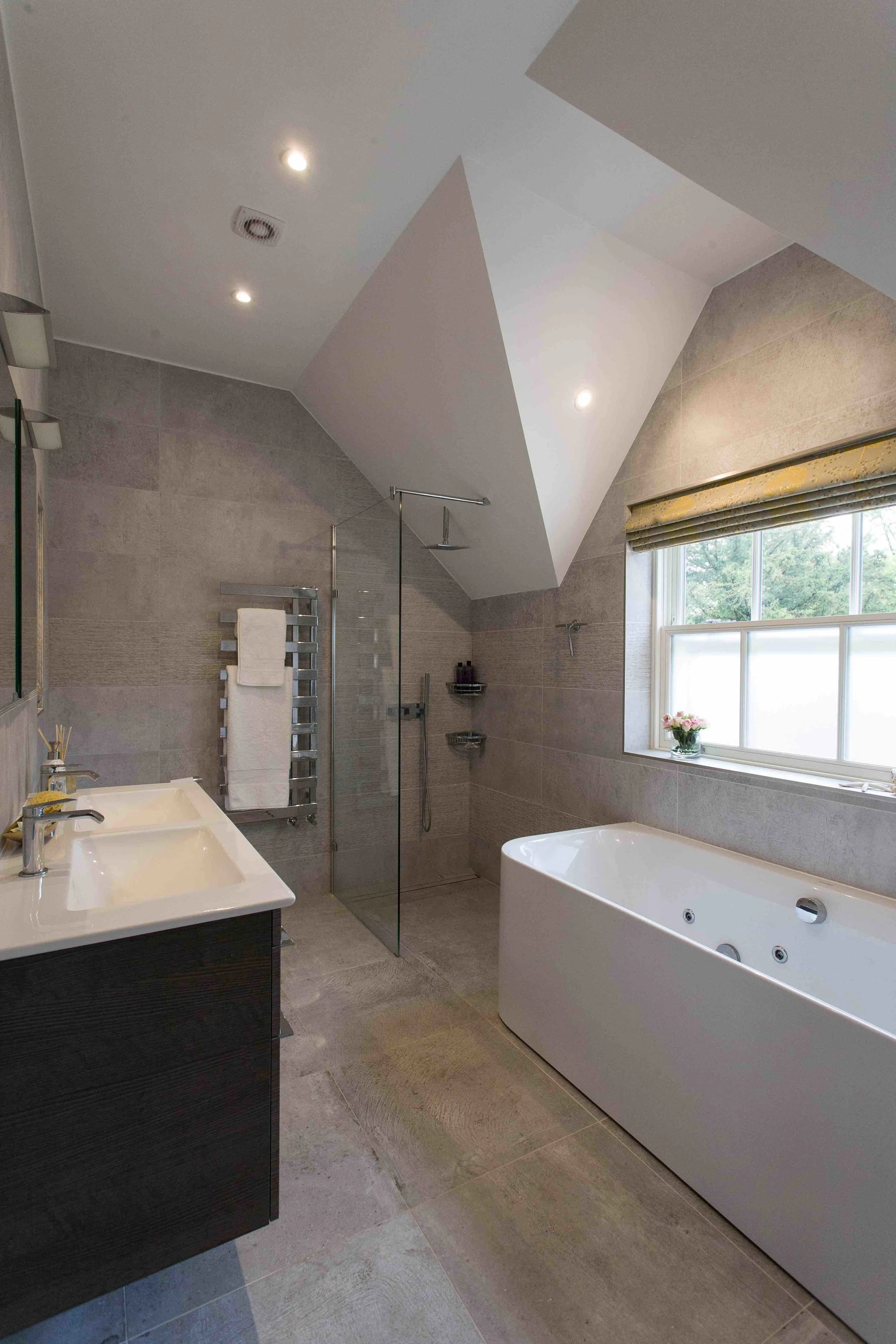 Master ensuite bathroom
