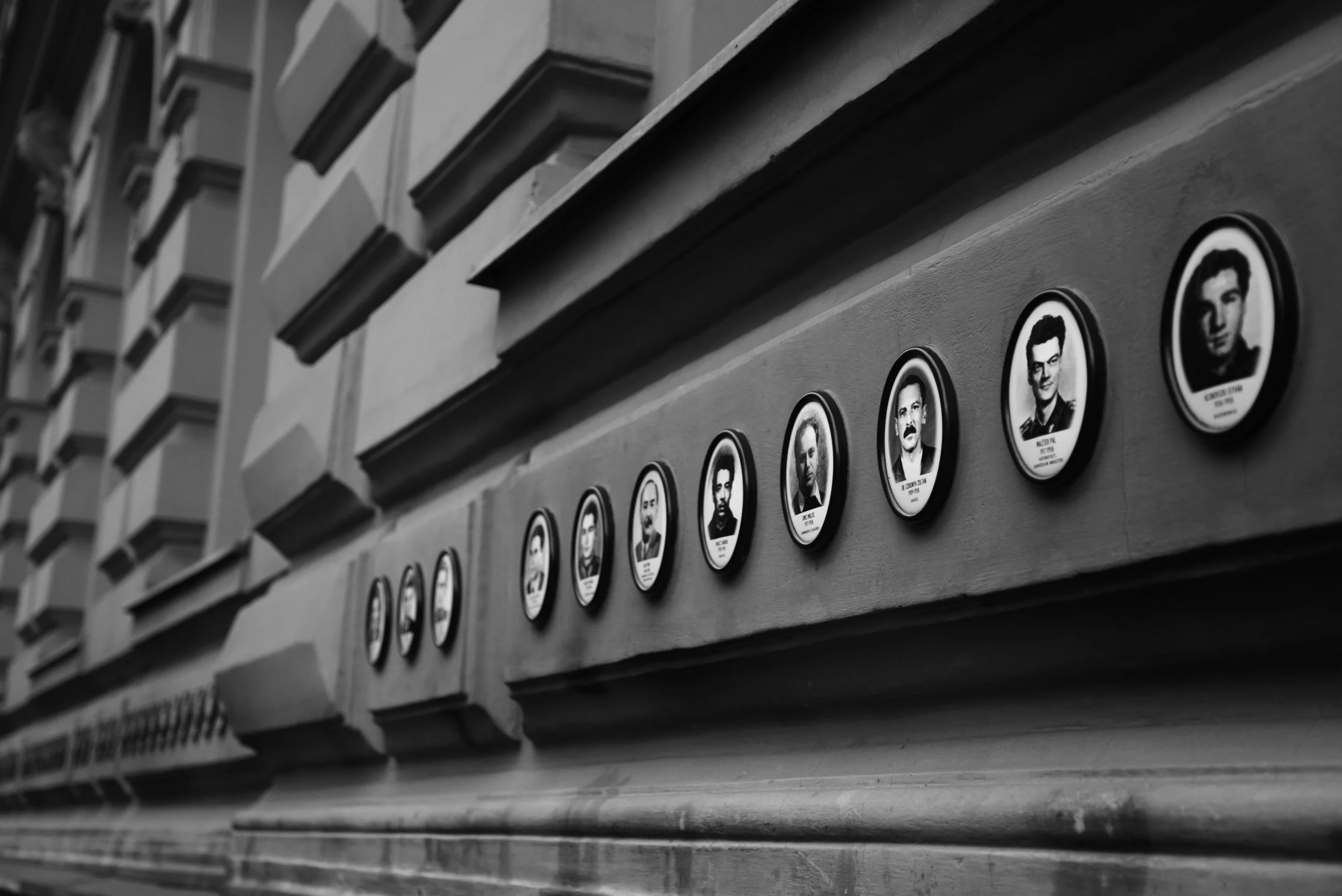 937bw.jpg