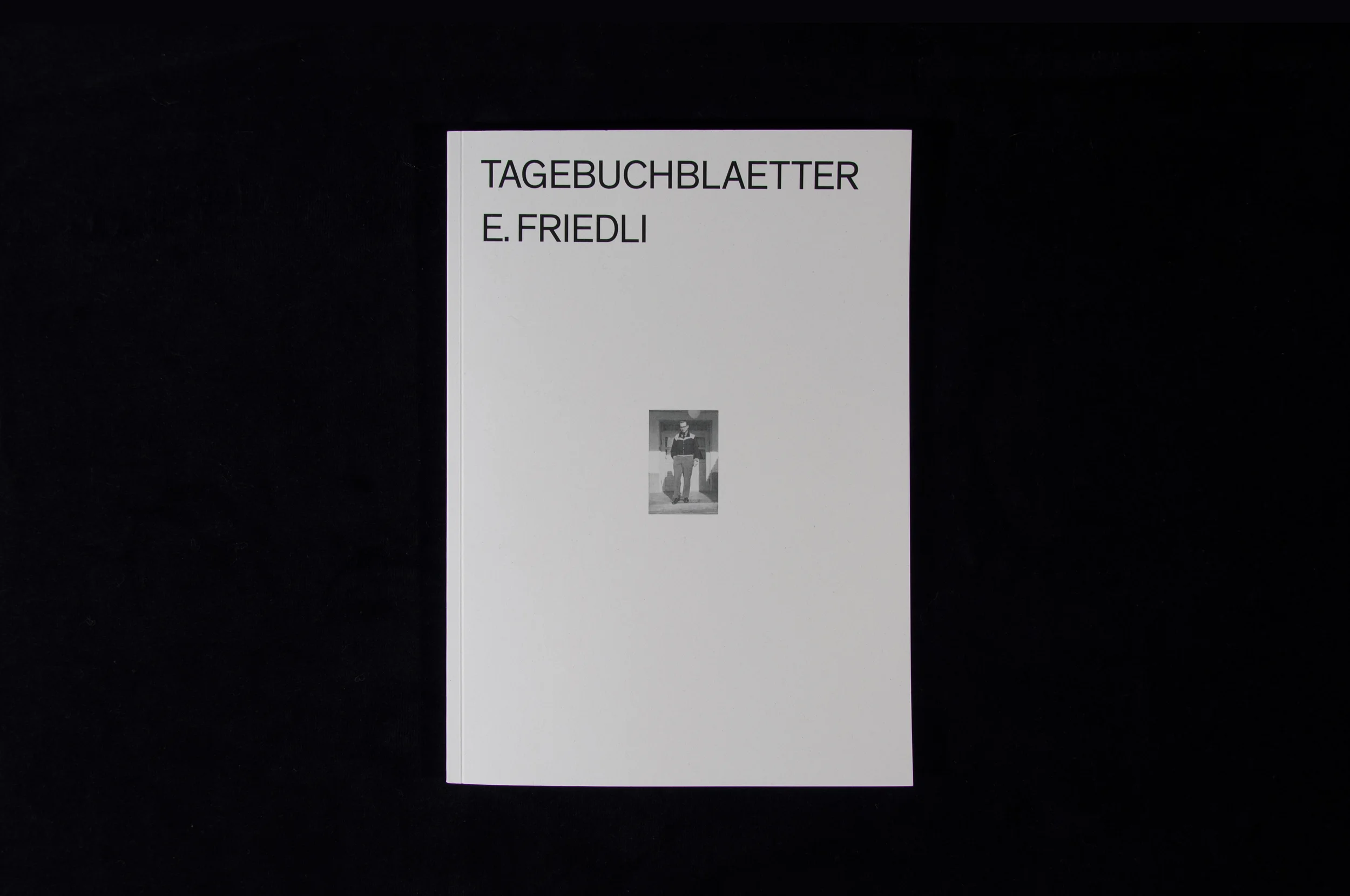 Tagebuchblätter aus Korea Bei diesem Buch handelt es sich um den ersten Teil eines Atlas über die Präsenz der Schweizer Armee in der Demilitarisierten Zone (DMZ) zwischen Nord- und Südkorea. Die Grundlage für dieses Buch bilden das Tagebuch und die Fotografien meines Grossvaters, der über ein halbes Jahr für die Neutral Nations Supervisory Comission (NNSC) in Nord- und Südkorea verbracht hat. Studienarbeit