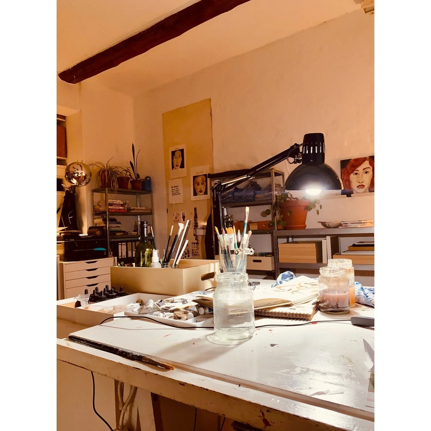BIG NEWS!

Finally I can tell you, we are moving. All the hints and trails I was laying out, over the last weeks, that was it. And it was so difficult to keep it a secret.  As I am equally so excited and quite sad to be leaving this beautiful place. 