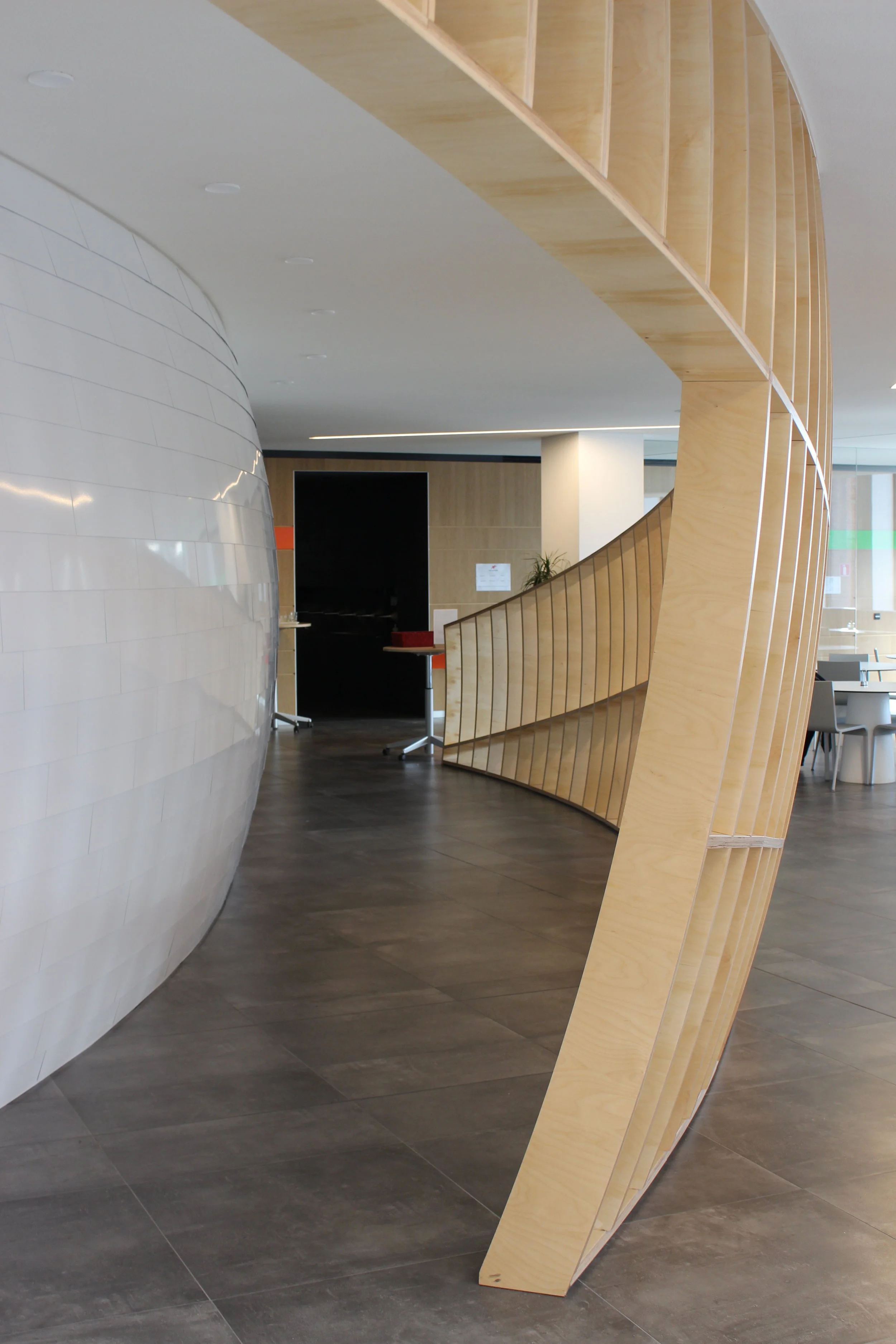 Cloisons intérieure, mobilier, bois et métal. Architecte: H2A. Client: Elia.