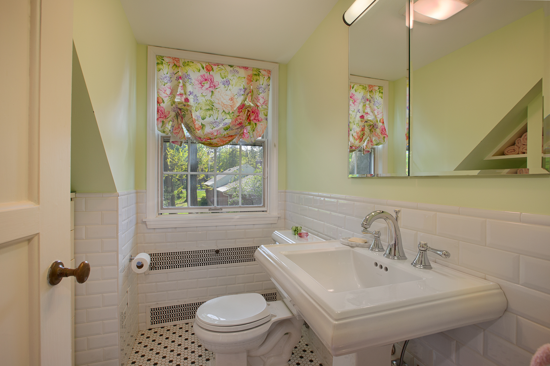 046 EAP Maria Barr 1006 North Country Club Rd crest 30.jpg