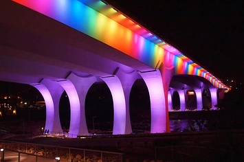 this-minneapolis-bridge-was-lit-up-like-a-rainbow-1-3093-1368629082-16_big.jpg