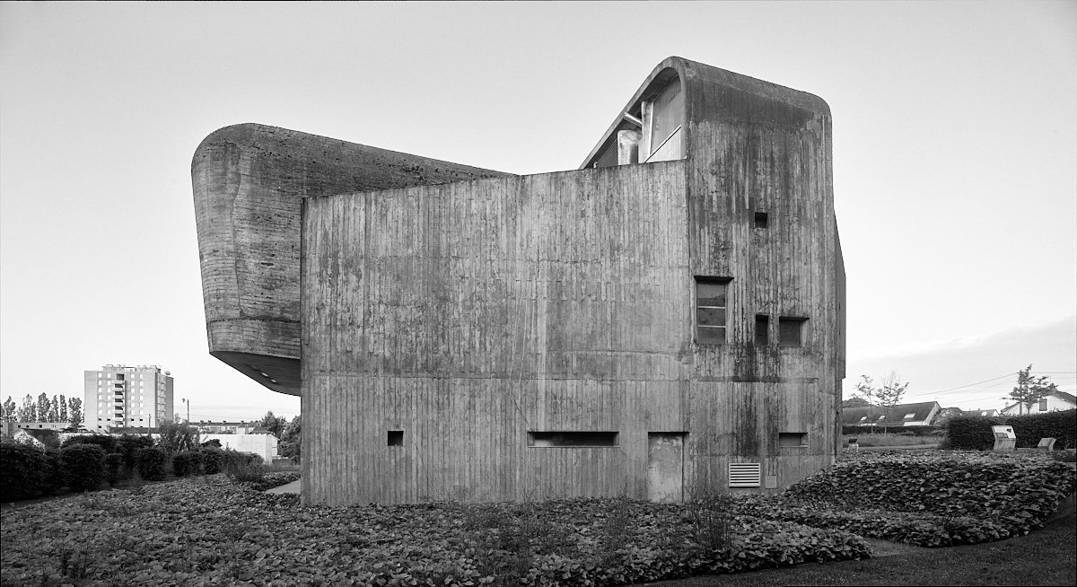 230601_Sainte-Bernadette-du-Banlay_ClaudeParent_PaulVirilio_Nevers_RDH_404_Panorama.jpg