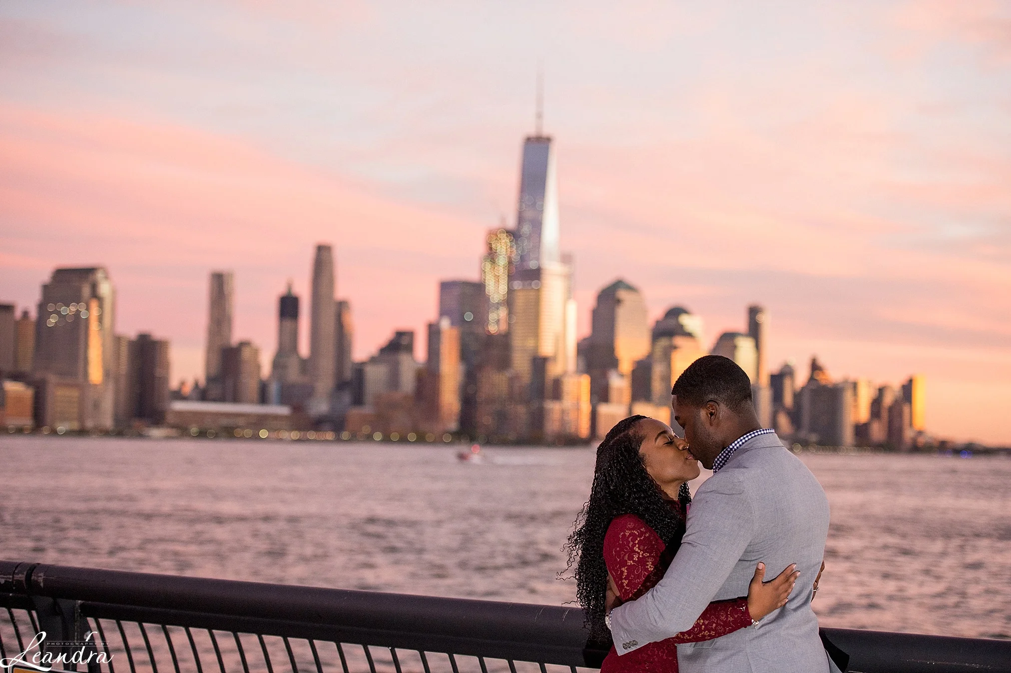 KissinginfrontofNYCSkyline_0187.jpg