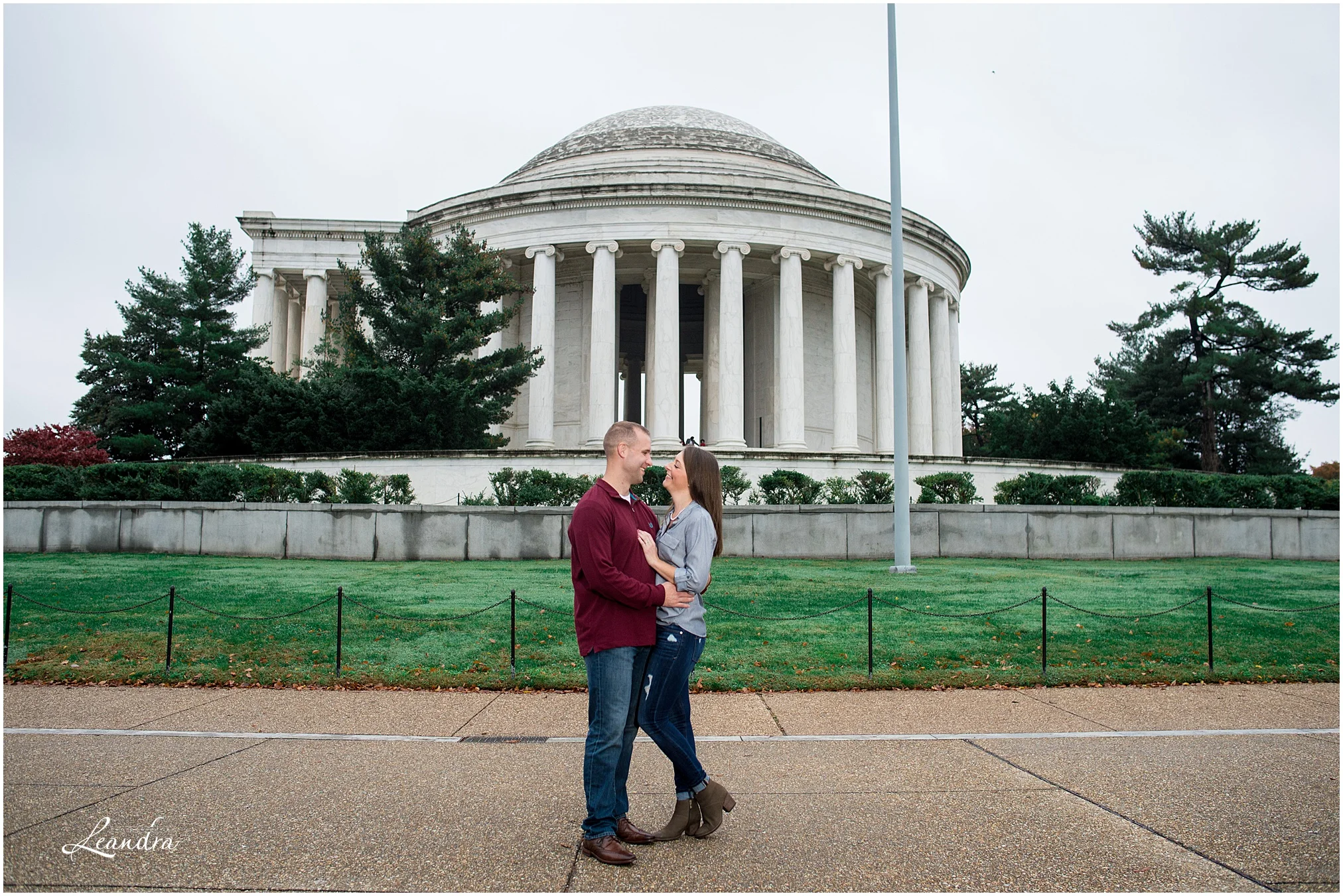 JeffersonMemorialEngagementphotos.PhotographybyLeandra_0158.jpg