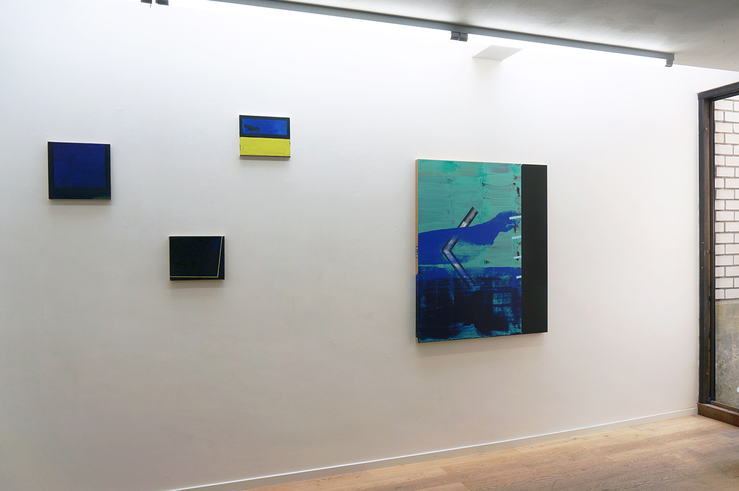Exhibition Blaue Stunde , Luycks Gallery, Tilburg NL, 2015 (on the left: Paul Corvers)