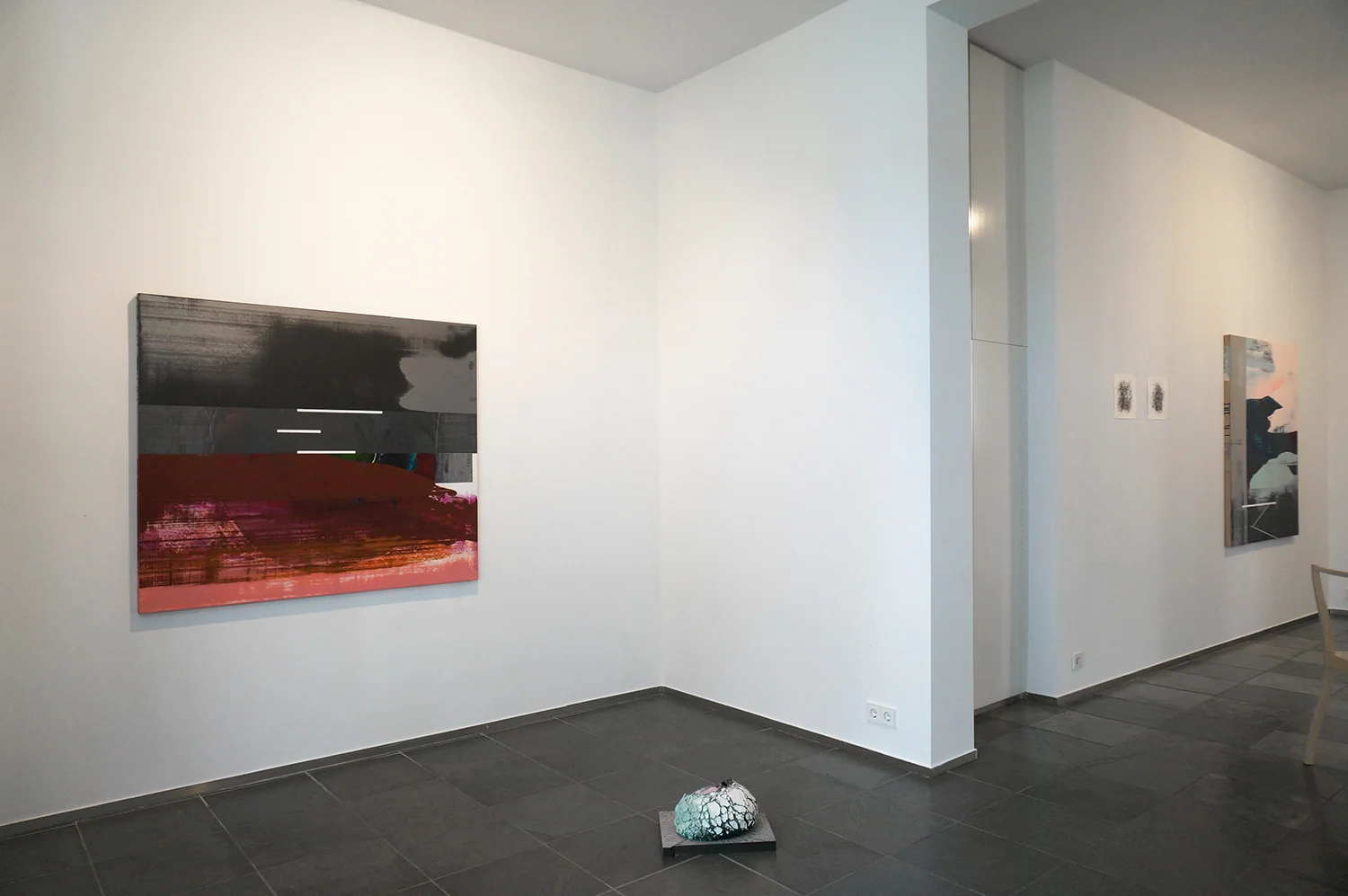 Exhibition René Korten - Jasper van Aarle , Galerie Arti Capelli, 's-Hertogenbosch NL, 2017 (on the floor: Jasper van Aarle)
