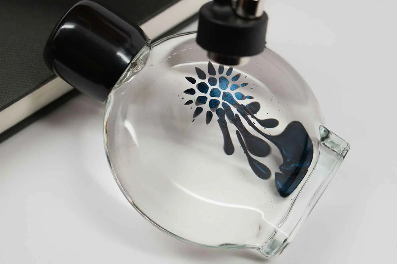 ferrofluid-display-bottle-klock-3
