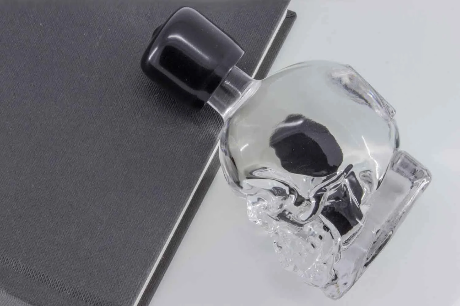 ferrofluid-display-bottle-zkull-skull-4
