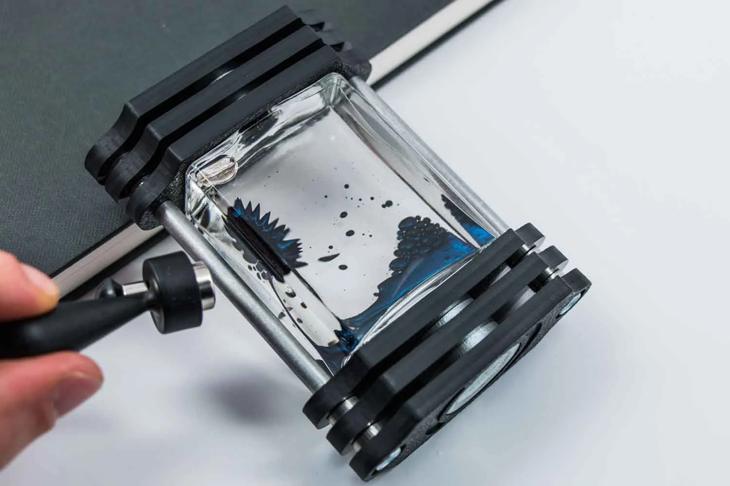 ferrofluid-display-bottle-quantum-1