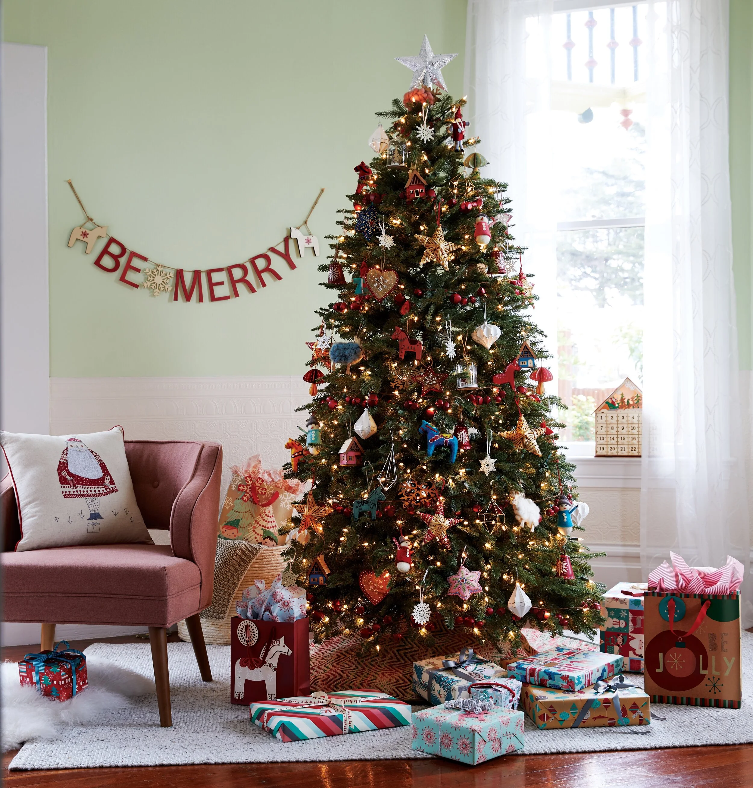 Retro_Christmas_Tree_0570_hero1_HRR.jpg