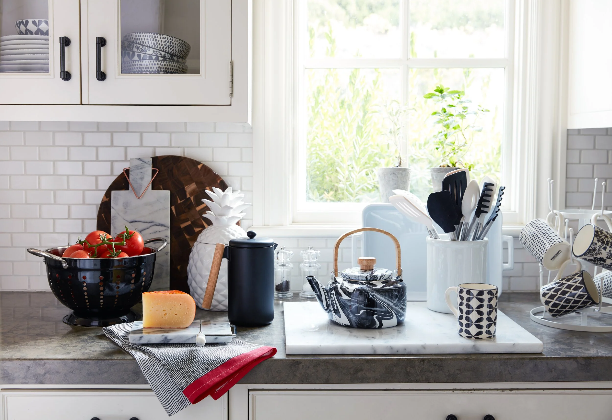 Kitchen_trends_modern_farmhouse_4202_HRR.jpg