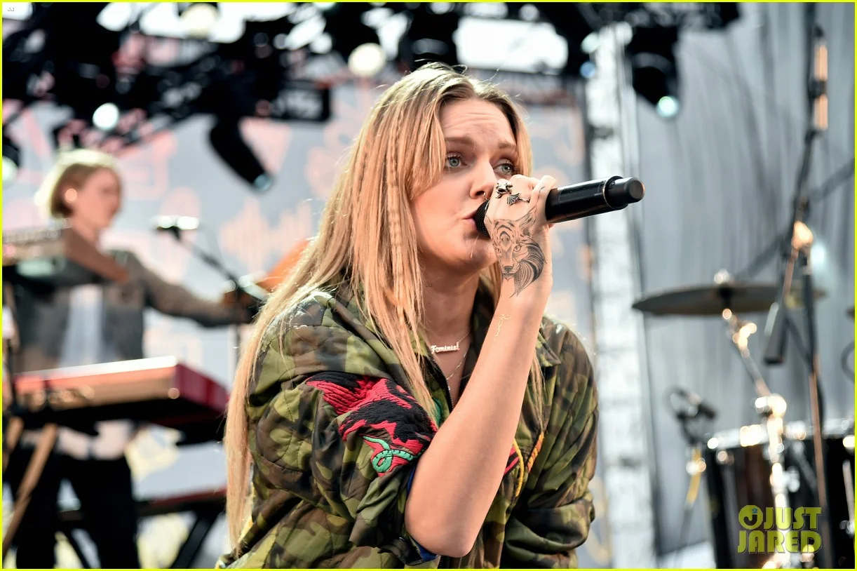 TOVE LO // ENTERTAINMENT WEEKLY'S POPFEST 2016
