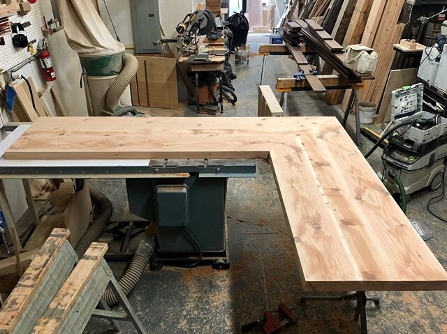 Big ole L-shaped desk is coming right along. It took some very creative maneuvering to do this test assembly, but you go to war with the saw horse you have. .
.
.
.
#plankandgrain #reclaimedwood #reclaimedwoodfurniture #desk #dowoodworking