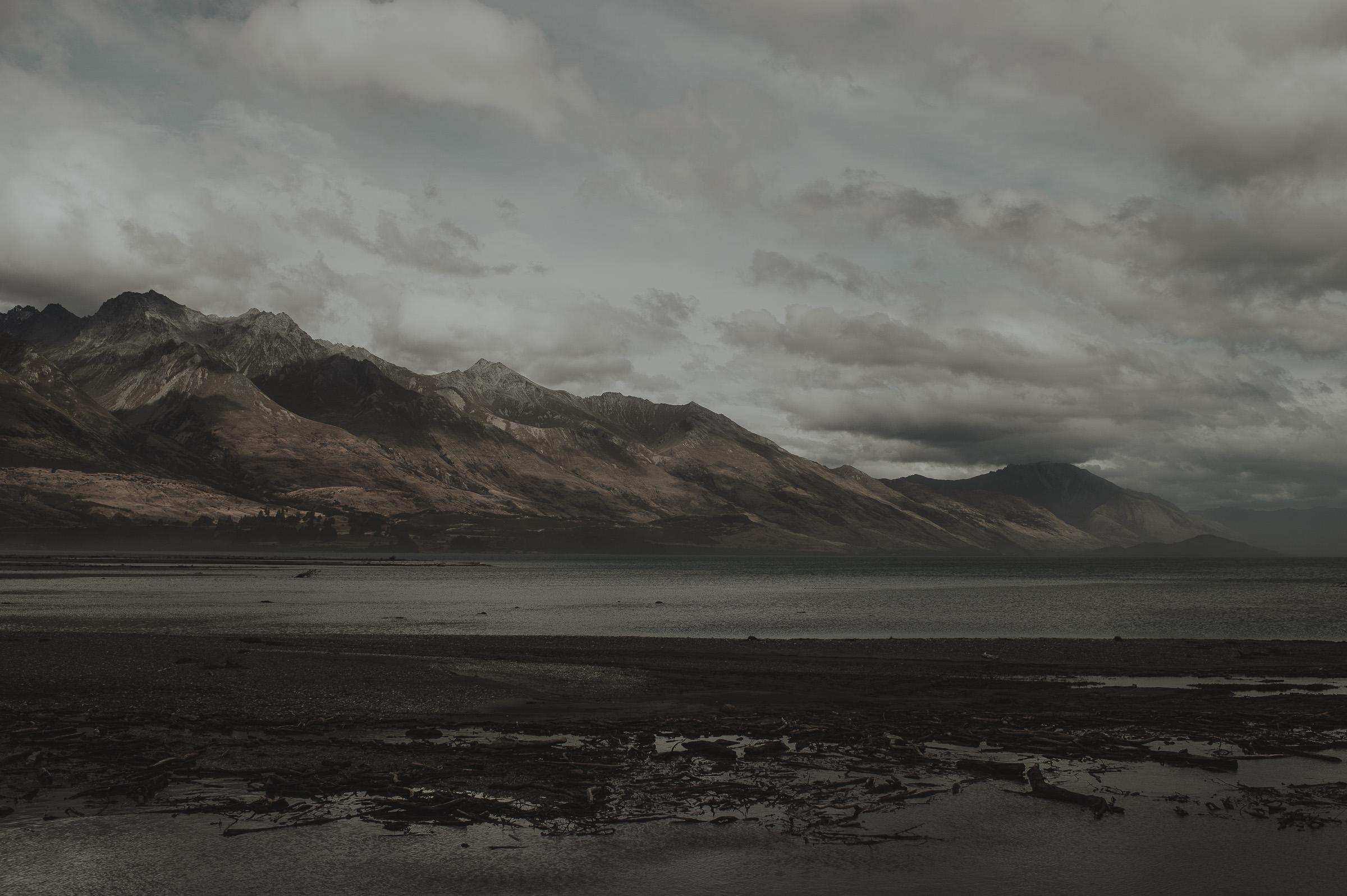 Katie_Hamish_Glenorchy_New_Zealand_Couple_Shoot-21.jpg
