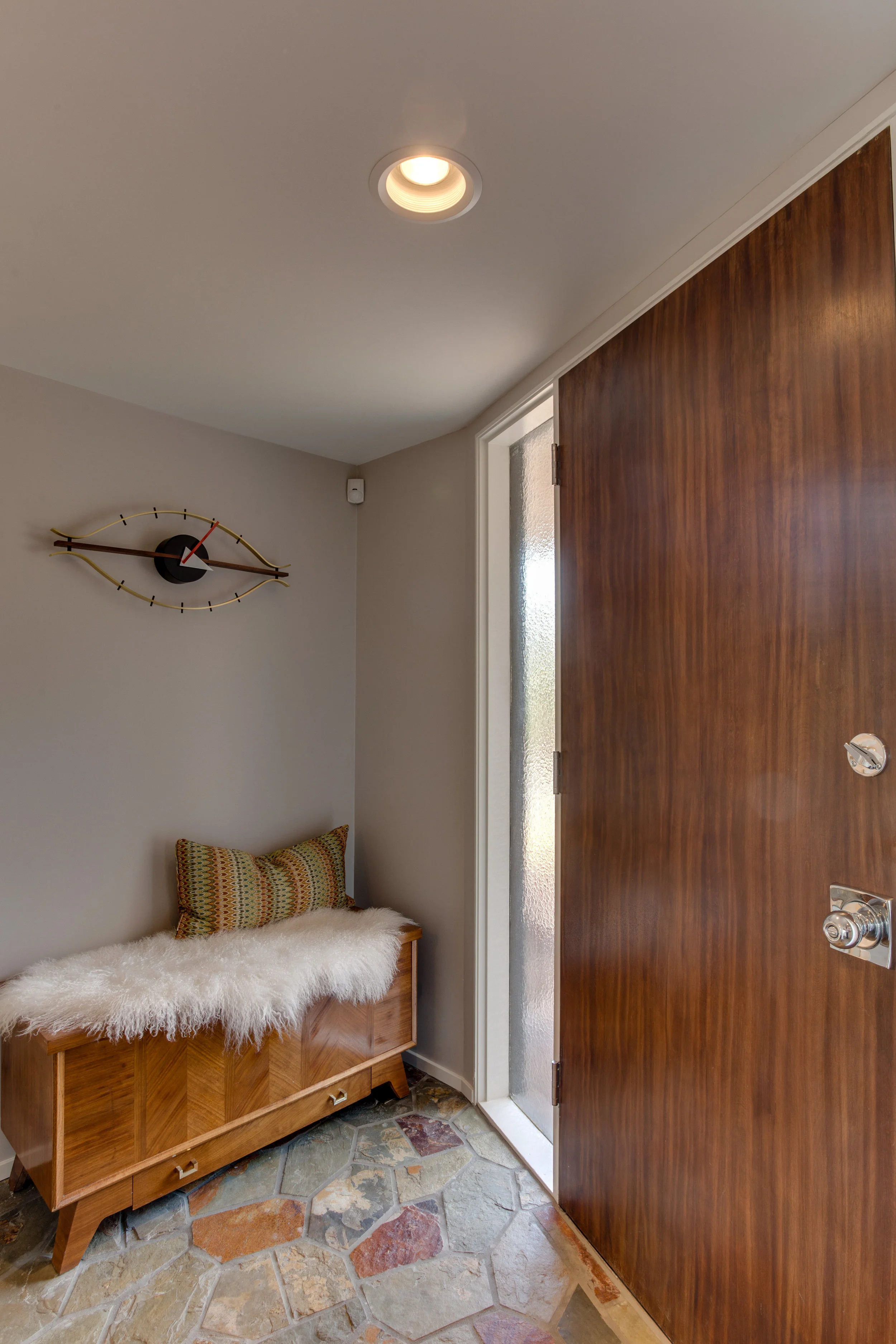 IMG_hall_door.jpg