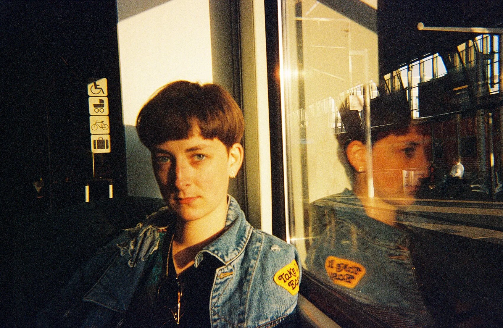   izzy at 7pm.  zoologischer garten, berlin. 2017. 