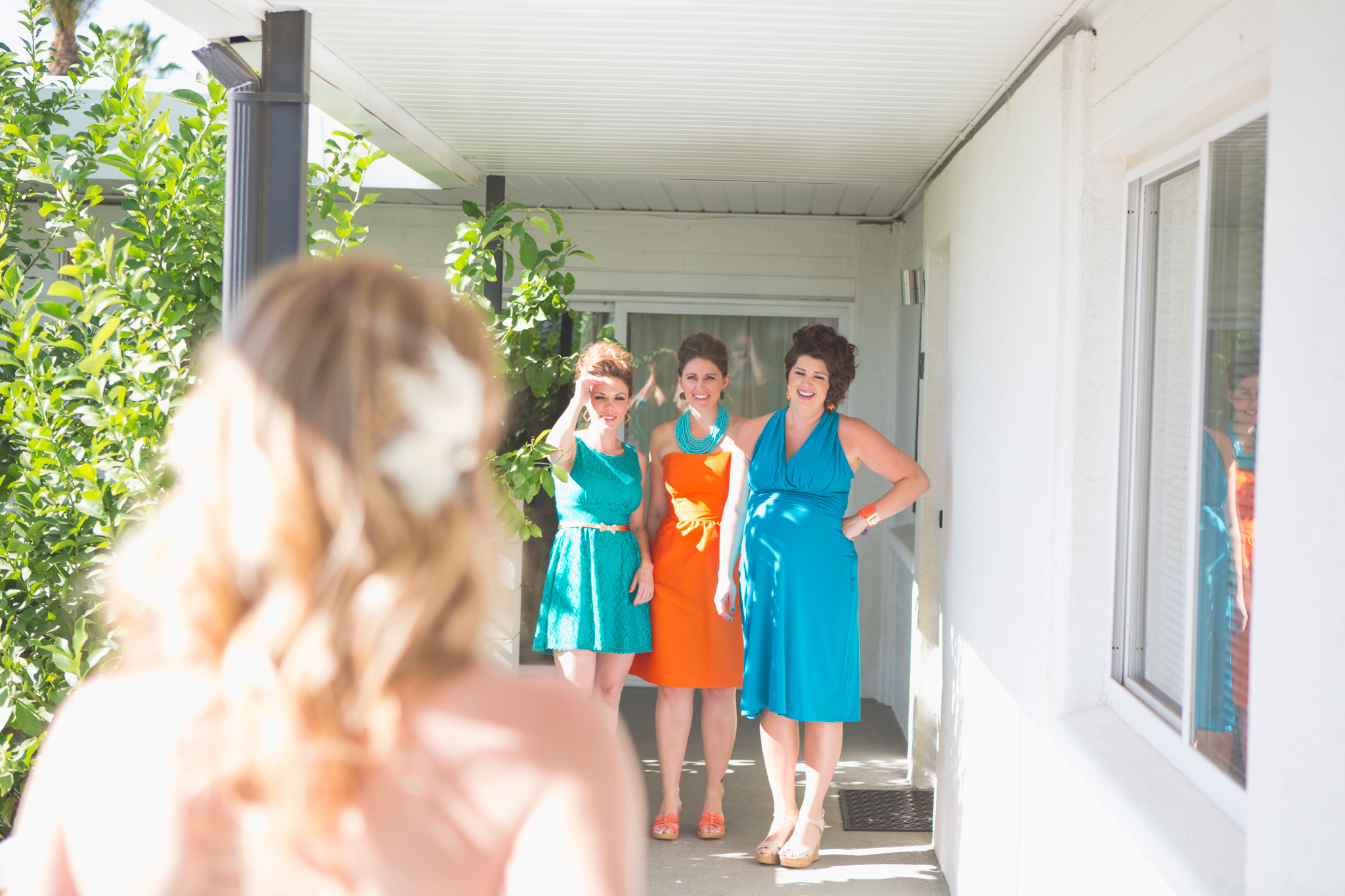 scottsdale-wedding-photographer-el-dorado-bridesmaids-look-on