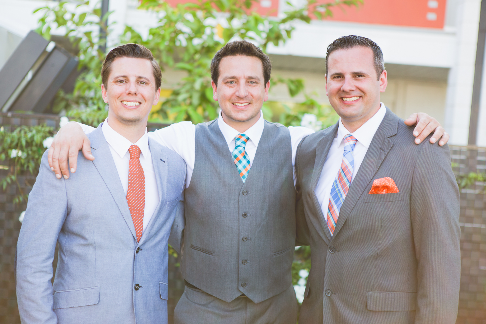 scottsdale-wedding-photographer-el-dorado-groom-brothers-smiling