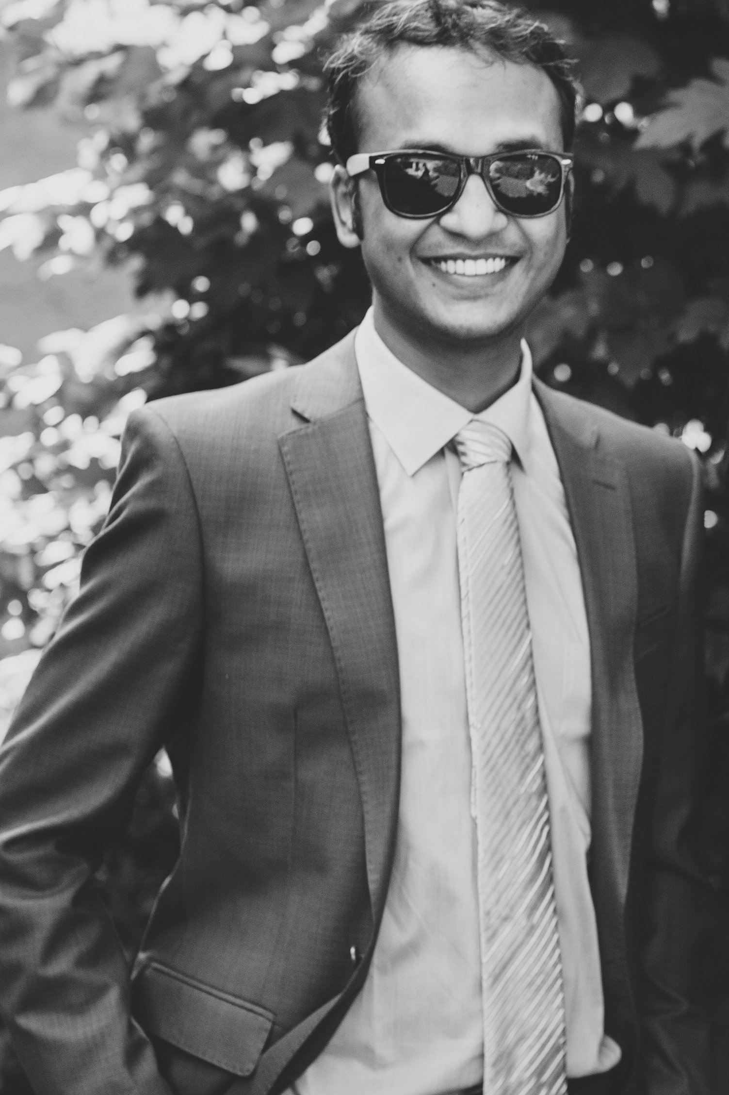 groom-smiling-black-and-white-karthik