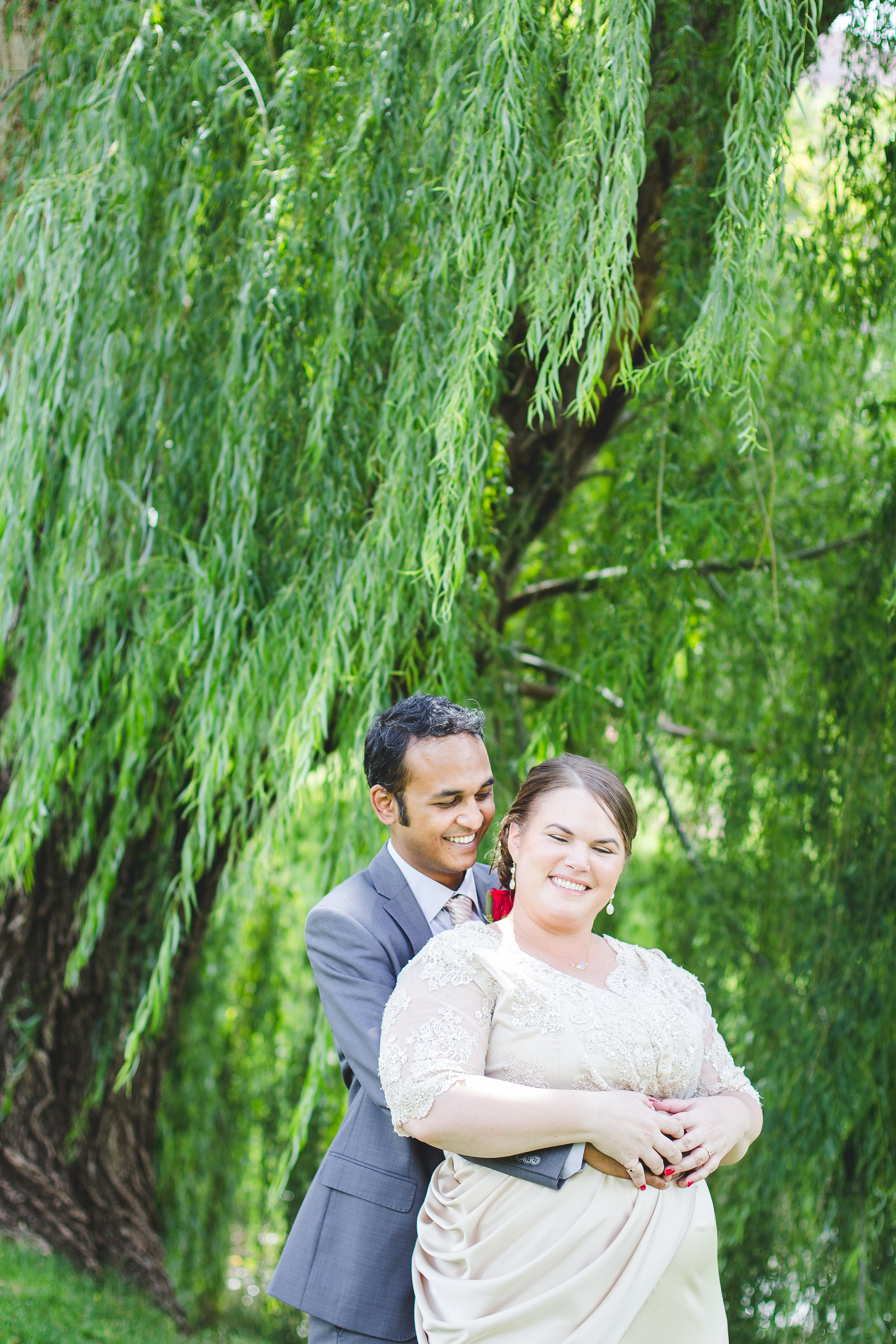 bride-groom-share-laugh-under-weeping-willow-kj