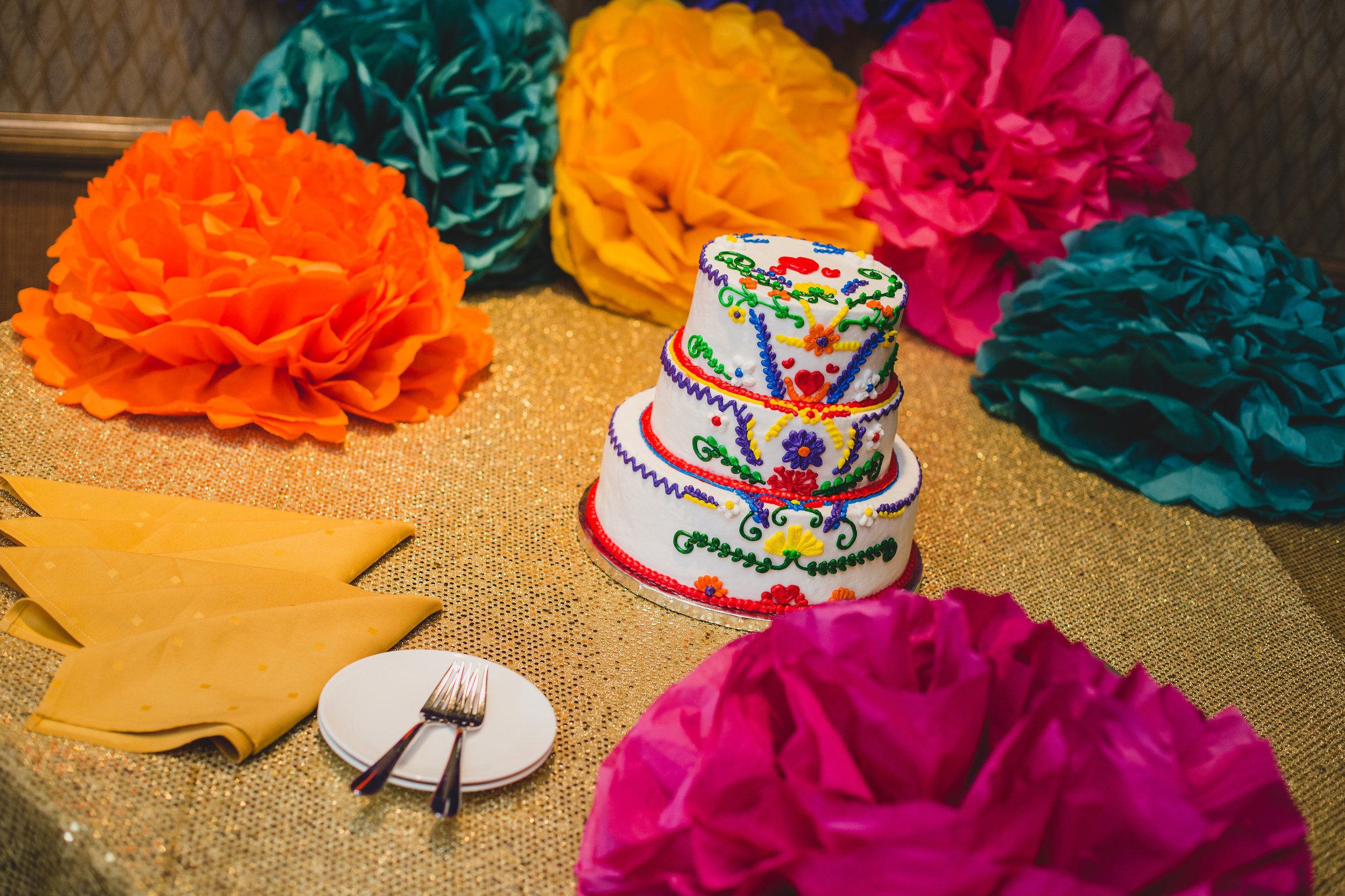 phoenix-wedding-photographer-cake-shot-colorful