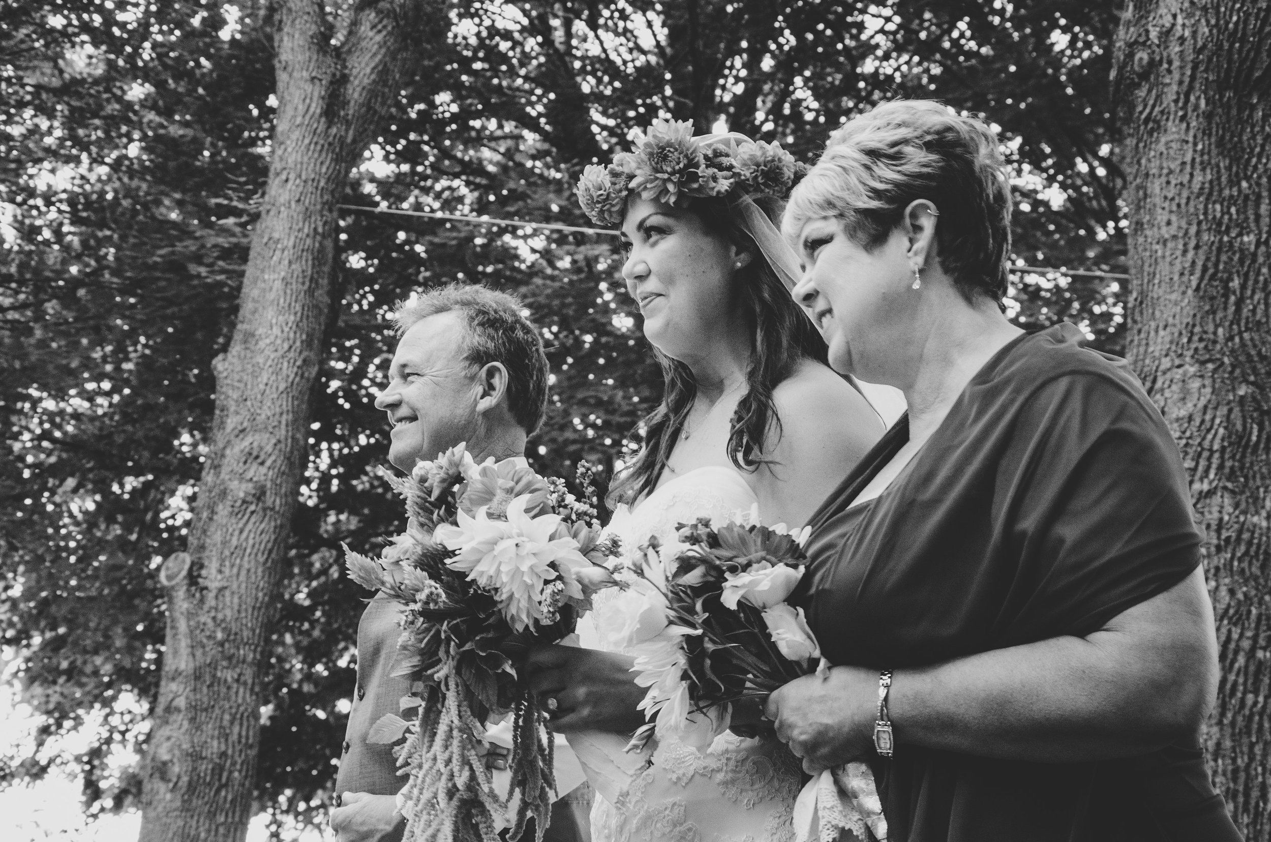 bride-mother-father-bw-taughannock-state-park
