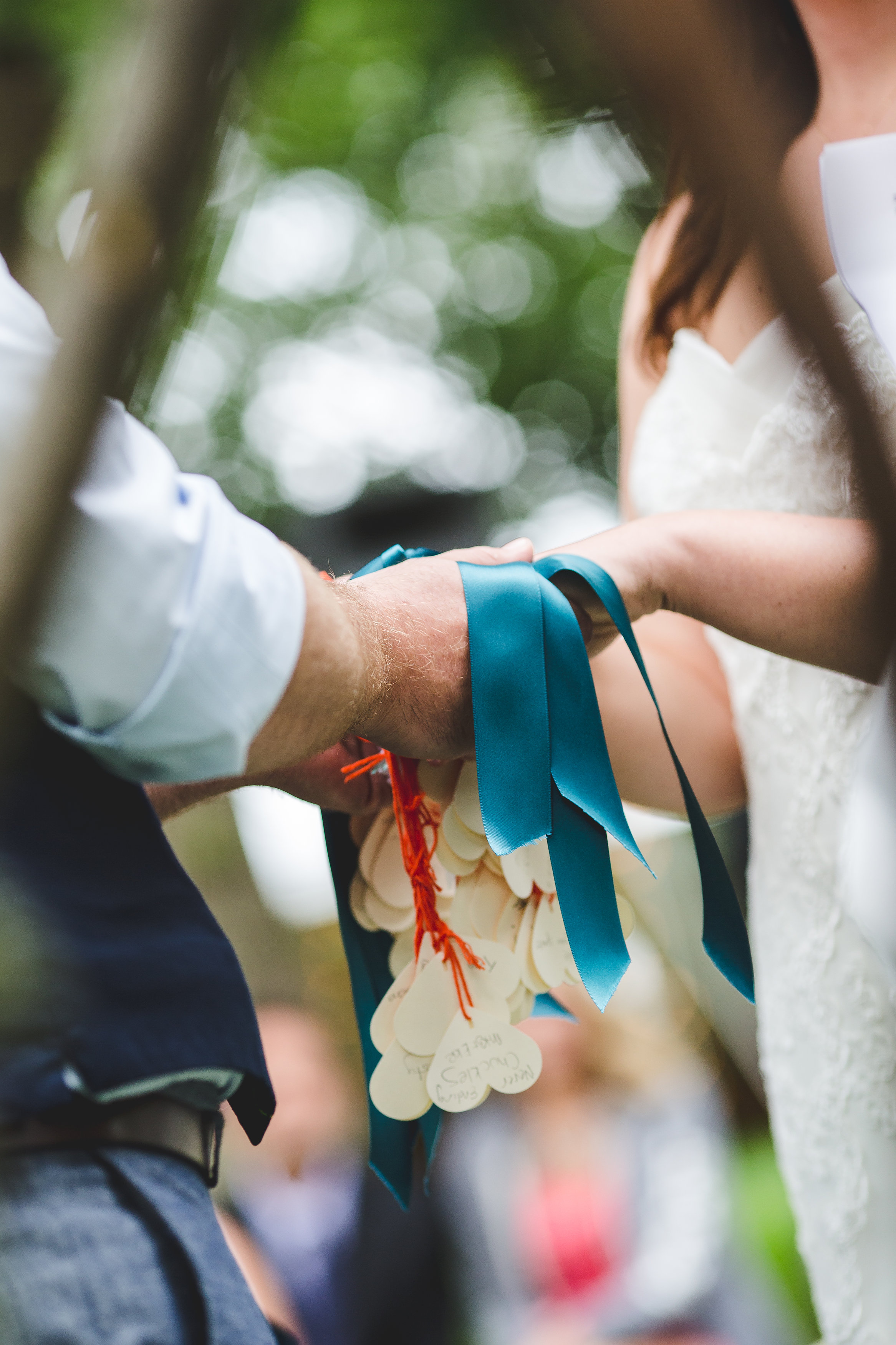 new-york-wedding-hand-tying-ceremony-tr