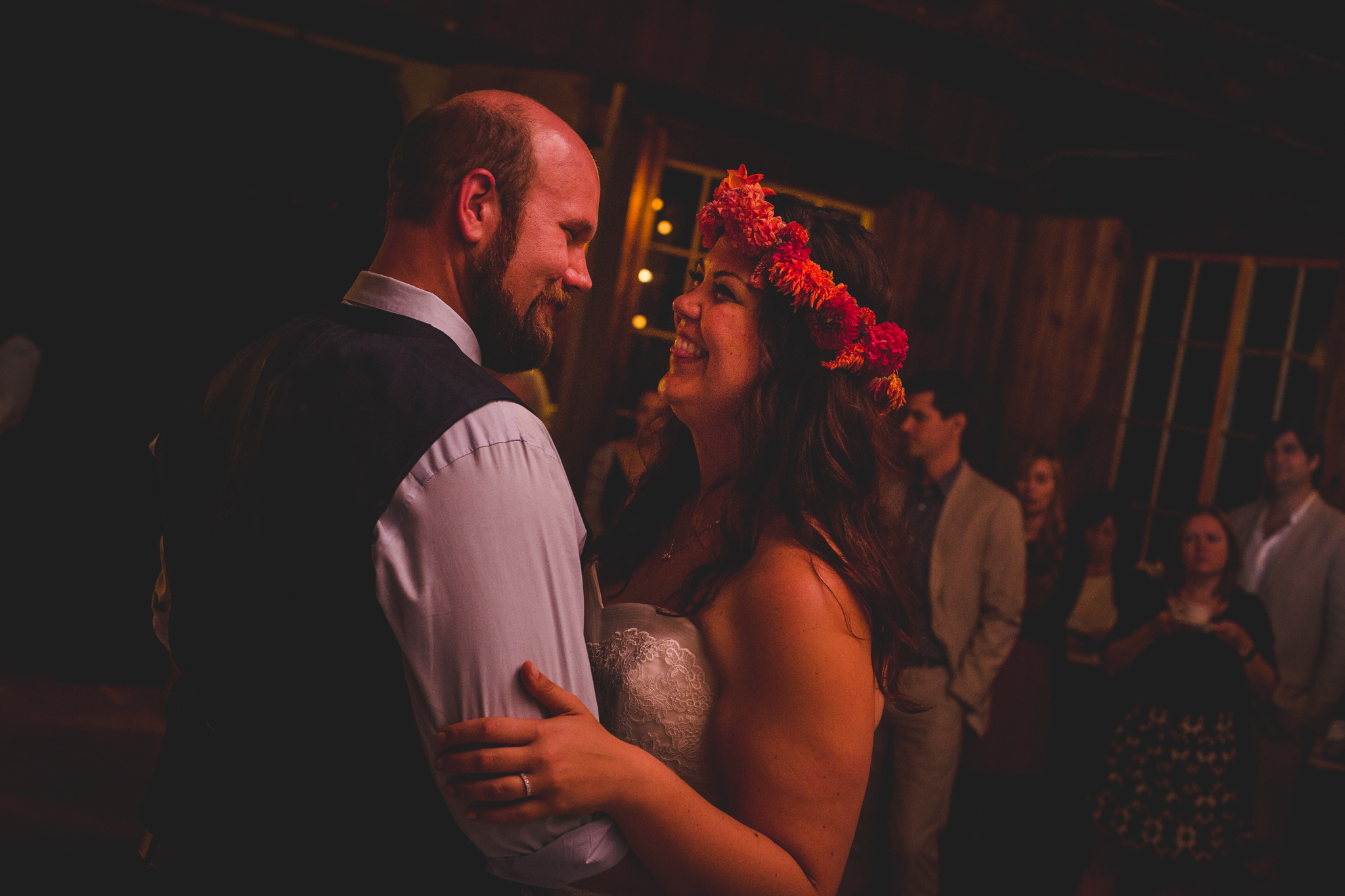 bride-and-groom-first-dance-td