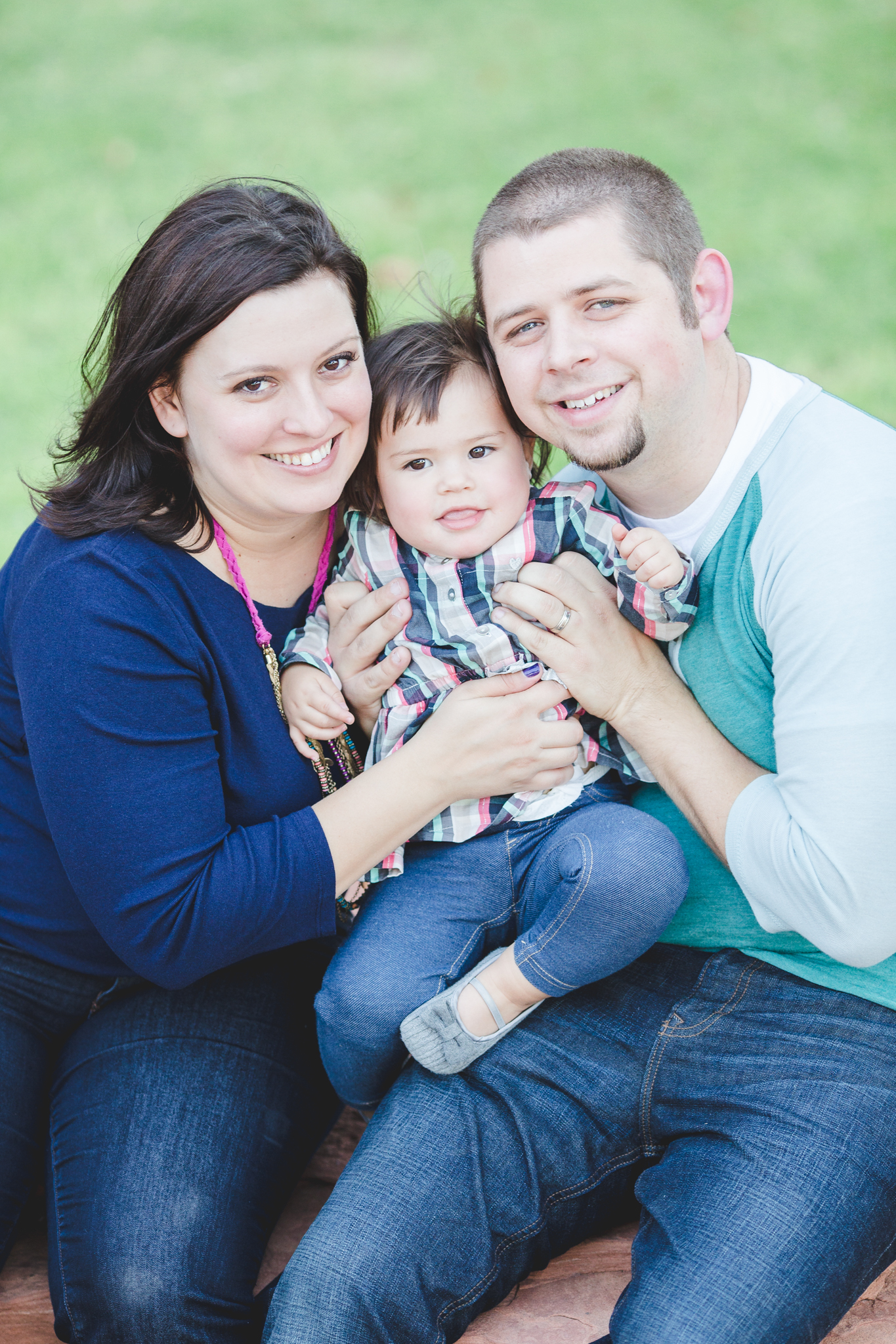 mark and erin broeske with mae phoenix family photographer