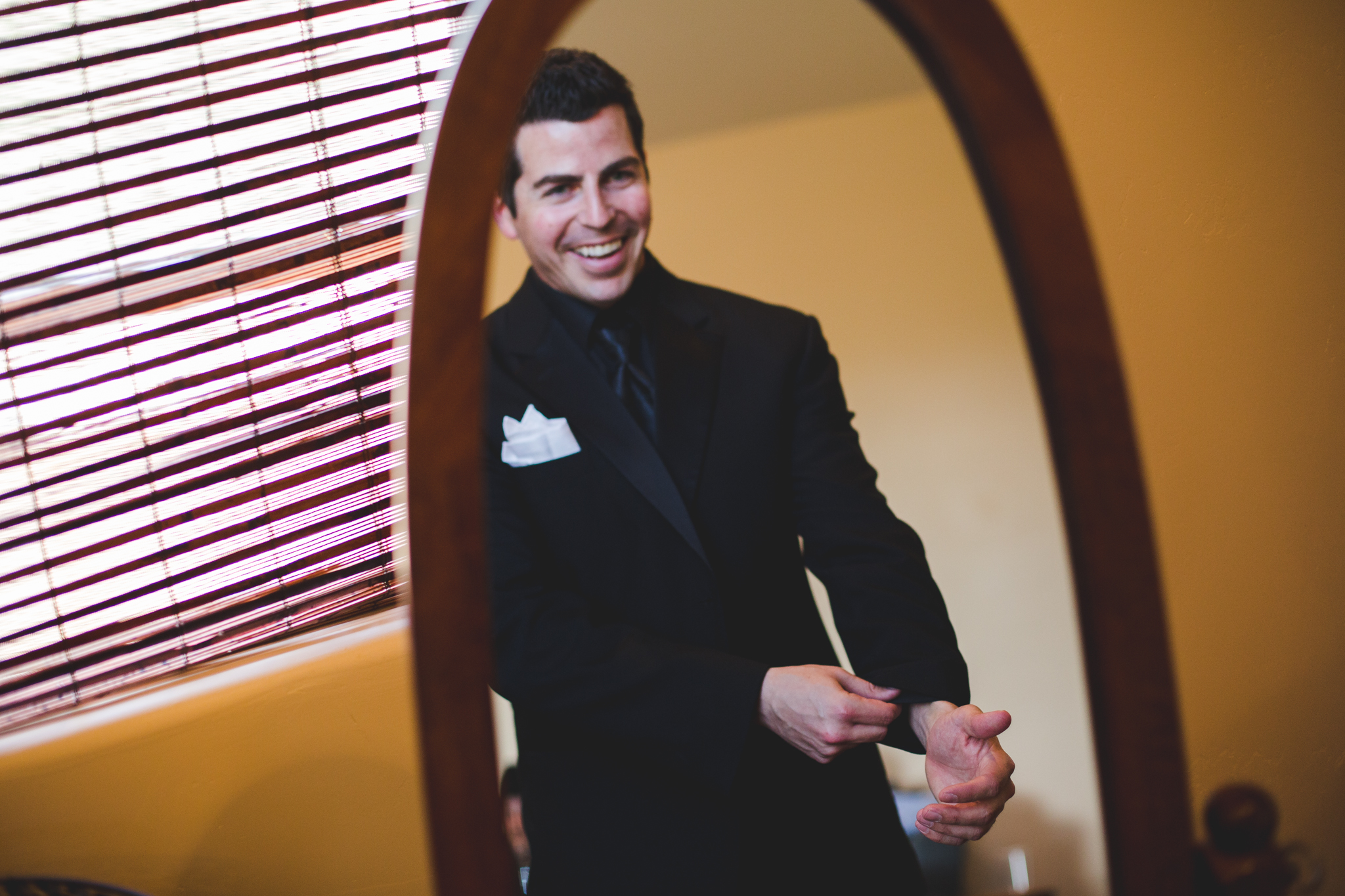 groom smiling in mirror phoenix wedding photography mj