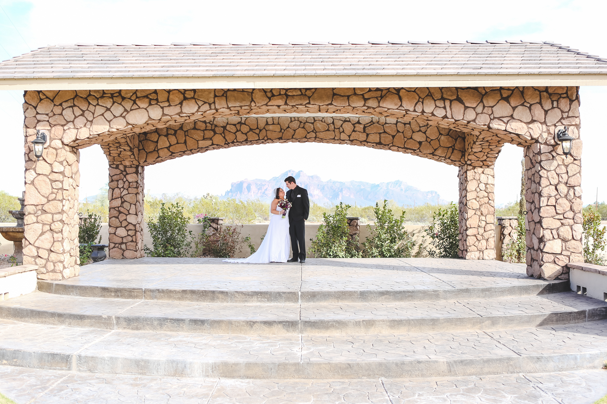 bride groom superstition manor superstition mountains first look mj