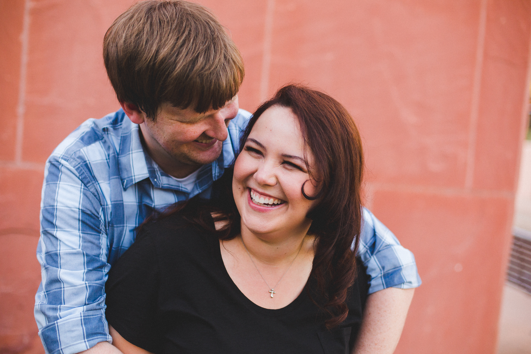 aaron-kes-photography-laughing-moment-engagement-session-photo