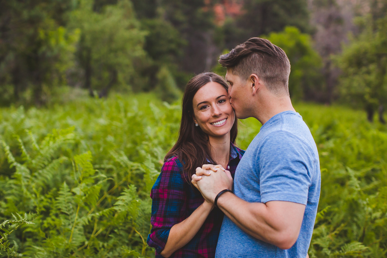 cute-engagement-session-photo-aaron-kes