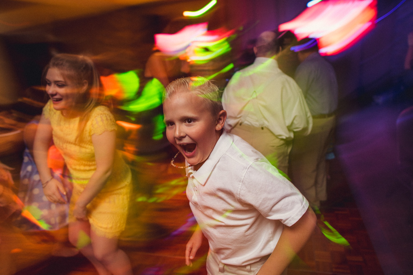 kid-dancing-at-wedding