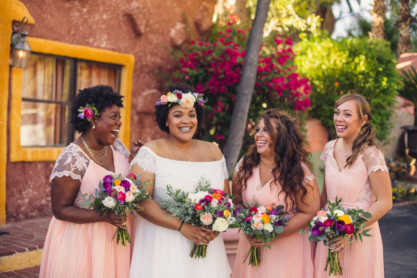 bride-and-bridesmaids-laughing-aaron-kes-photography