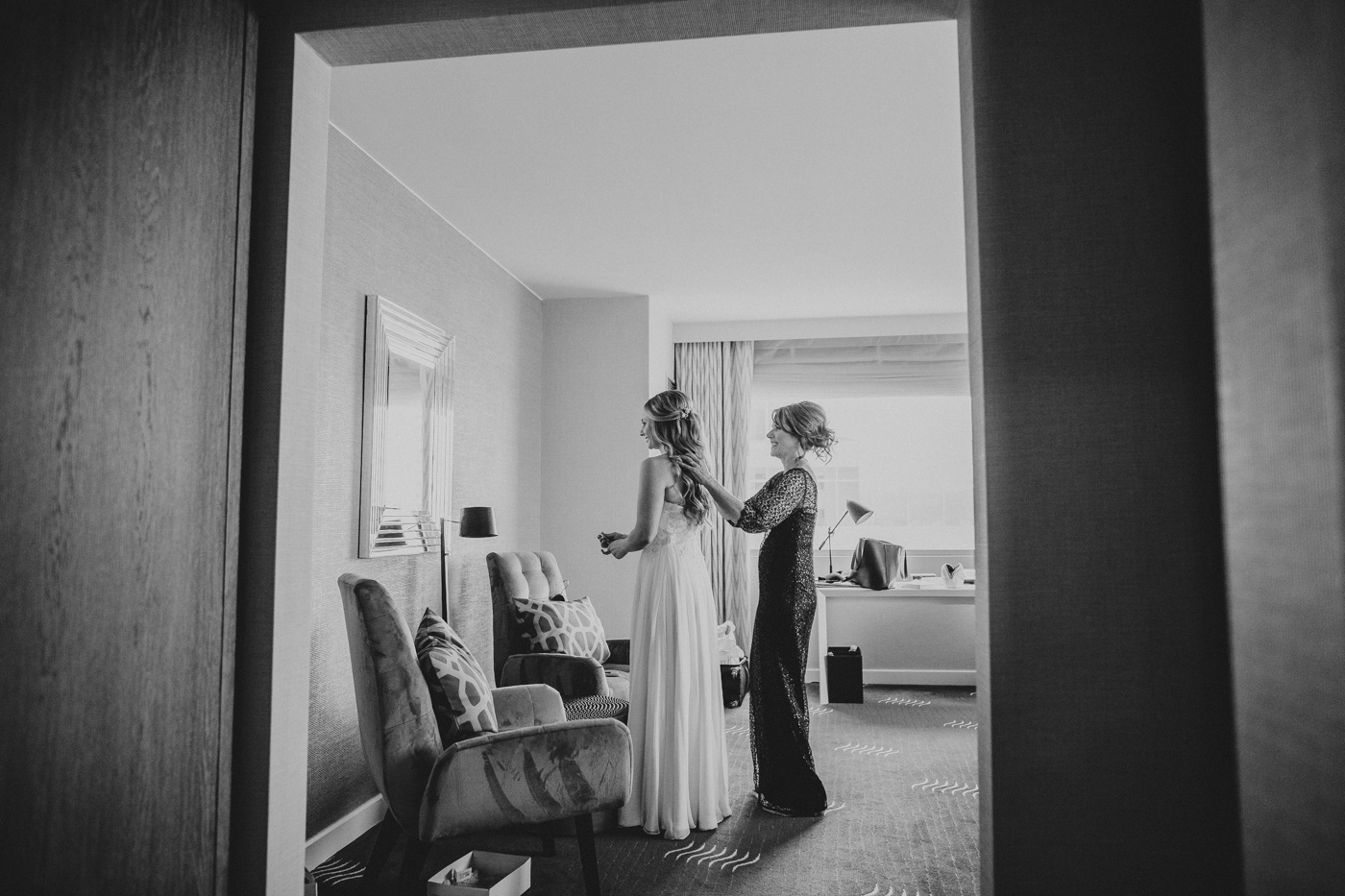 bride-and-mother-getting-ready-hotel-palomar