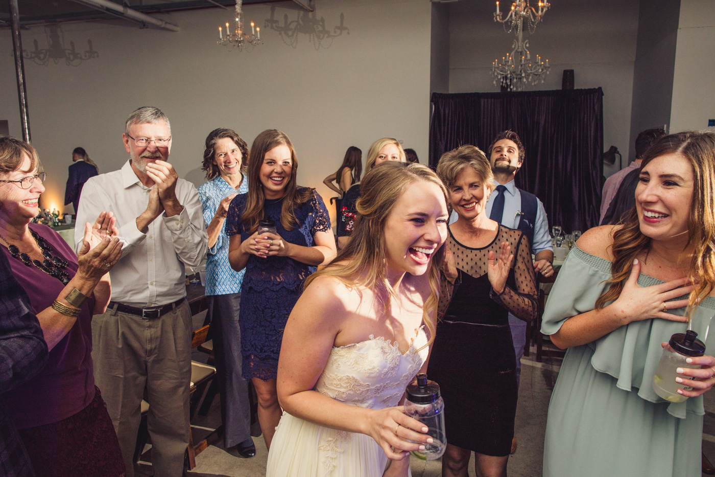 bride-laughing-aaron-kes-photography