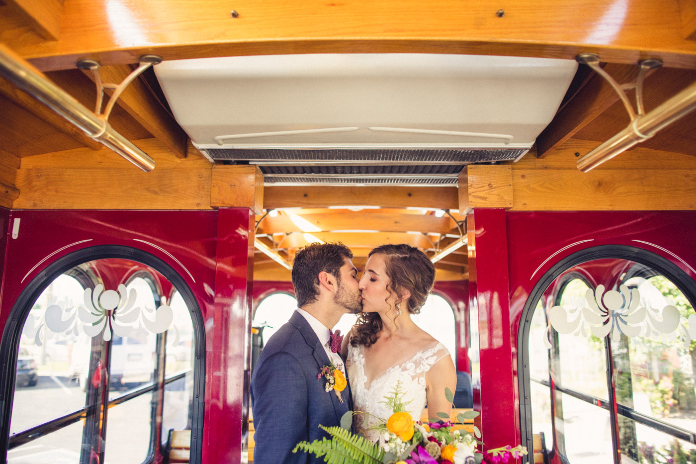 aaron-kes-photography-wedding-trolley-photo